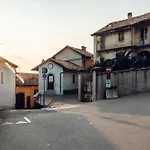 Maison Typique Avec Vue Sur Les Vignes Des Langhe *