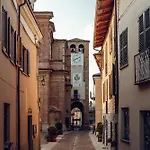 Maison Typique Avec Vue Sur Les Vignes Des Langhe 노벨로