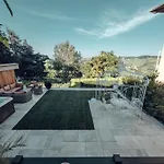 Maison Typique Avec Vue Sur Les Vignes Des Langhe *