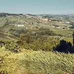 Maison Typique Avec Vue Sur Les Vignes Des Langhe *