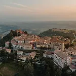 Maison Typique Avec Vue Sur Les Vignes Des Langhe *