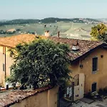 Maison Typique Avec Vue Sur Les Vignes Des Langhe 노벨로