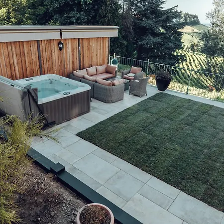 Maison Typique Avec Vue Sur Les Vignes Des Langhe Novello