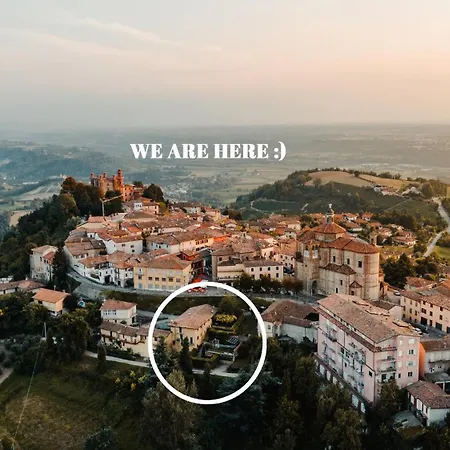 Maison Typique Avec Vue Sur Les Vignes Des Langhe Novello
