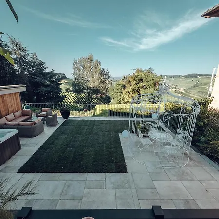 Maison Typique Avec Vue Sur Les Vignes Des Langhe *