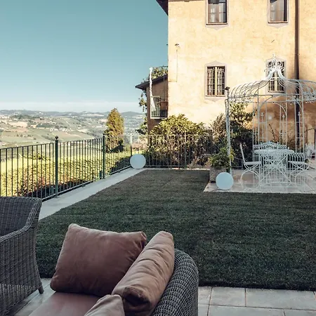 Дом отдыха Maison Typique Avec Vue Sur Les Vignes Des Langhe Новелло