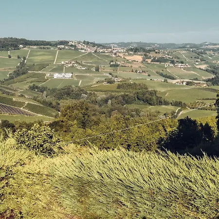 Maison Typique Avec Vue Sur Les Vignes Des Langhe *