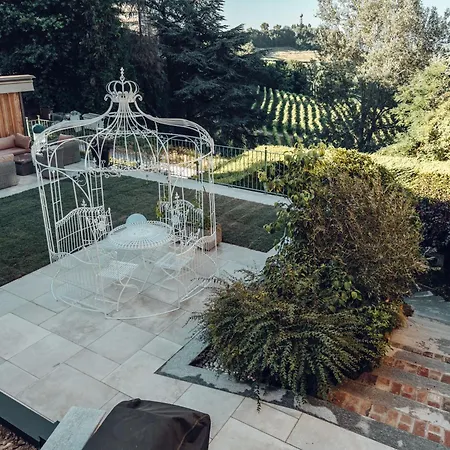 Maison Typique Avec Vue Sur Les Vignes Des Langhe *
