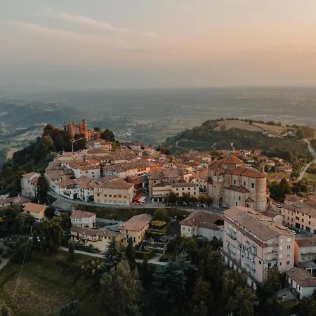 Maison Typique Avec Vue Sur Les Vignes Des Langhe *