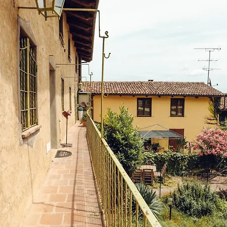 Maison Typique Avec Vue Sur Les Vignes Des Langhe * Новелло