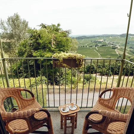 Maison Typique Avec Vue Sur Les Vignes Des Langhe Дом отдыха