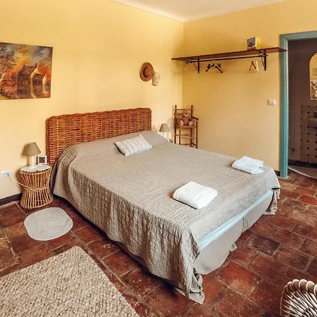 Maison Typique Avec Vue Sur Les Vignes Des Langhe