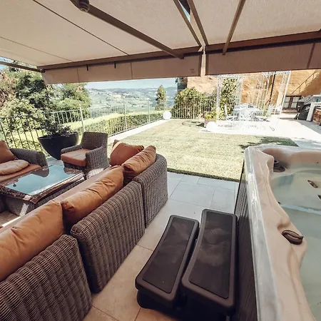 Дом отдыха Maison Typique Avec Vue Sur Les Vignes Des Langhe Новелло