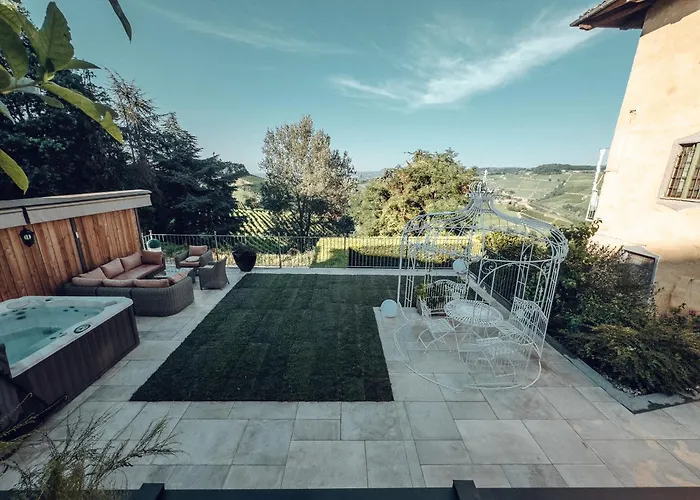 Maison Typique Avec Vue Sur Les Vignes Des Langhe *