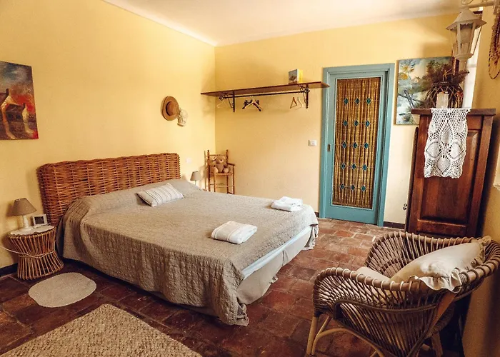 Maison Typique Avec Vue Sur Les Vignes Des Langhe *