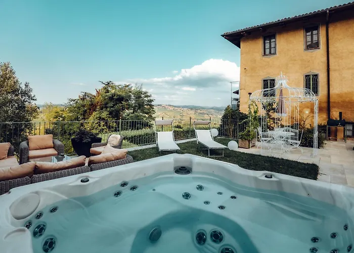Maison Typique Avec Vue Sur Les Vignes Des Langhe