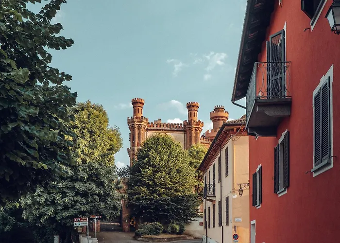 Maison Typique Avec Vue Sur Les Vignes Des Langhe Novello